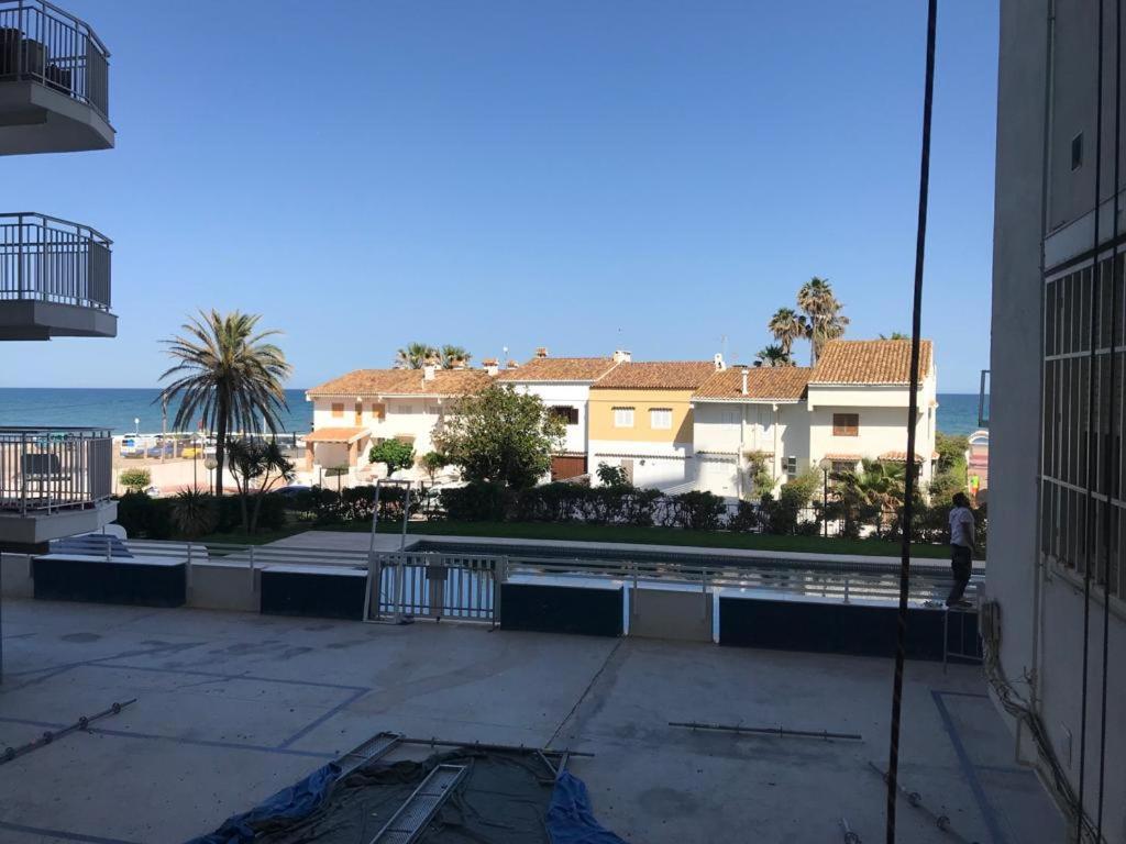 Apartamento En Complejo Residencial Con Piscina Y Garaje Frente Al Mar Valencia Exterior foto